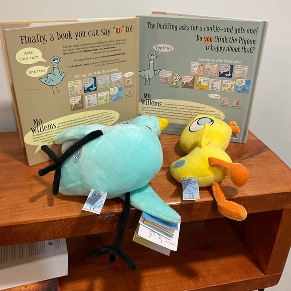 📚Mo Willems Pigeon and Duckling Hard Cover Book Set with Dolls - Picture 8 of 8